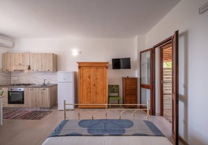 Apartment 'Villa Maddalena - Monolocale 1' close to the Sea with Garden & Wi-Fi