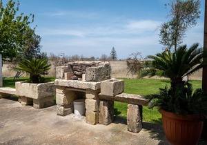 Apartment 'Villa Maddalena - Monolocale 2' close to the Sea with Garden & Wi-Fi