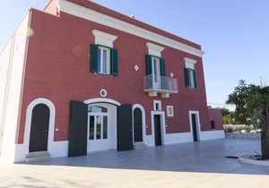 House on the 1st floor with swimming pool in a villa in Monopoli n5