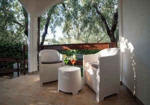 "melograno" Holiday Home featured with Swimming Pool and Private Beach