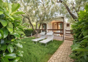 "melograno" Holiday Home featured with Swimming Pool and Private Beach