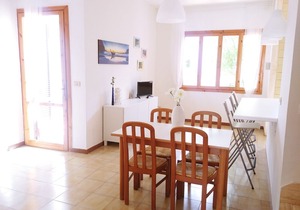 Terraced house a stone's throw from the sea (Int. 5)