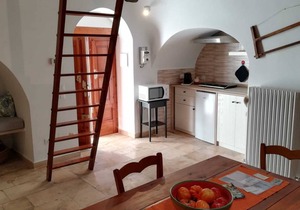 Trullo alleyway, central with private garden