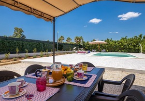 Villa Esmeralda - Four Bedroom Villa, Sleeps 10