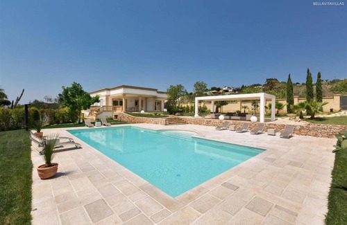 Parabita House | 200 m² House ∙ 1 bedroom ∙ 12 guests