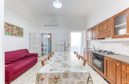 Lido Marini Apartment | Apartment 'Appartamento Lido Marini' with Sea View, Private Terrace and Air Conditioning