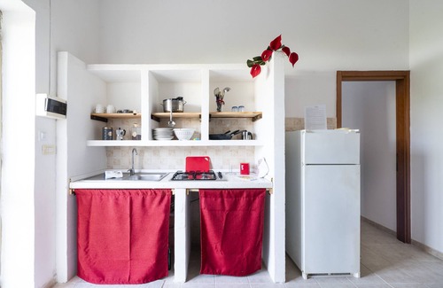 Giurdignano Apartment | Apartment 'Borgo Borgia - Casa Del Chiavaiolo' with Shared Pool, Wi-Fi and Air Conditioning