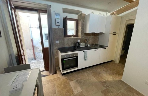 SantʼAgata di Puglia Apartment | Apartment 'Zenna - Arco Pronti' with Mountain View, Wi-Fi and Air Conditioning