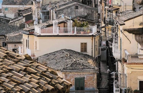 SantʼAgata di Puglia Apartment | Apartment 'Tena - Arco Pronti' with Mountain View, Wi-Fi and Air Conditioning