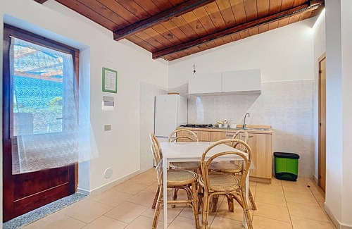 Montincello Apartment | Apartment 'La Mignola - Bilo 2 - Duplicate' with Shared Garden, Wi-Fi and Air Conditioning