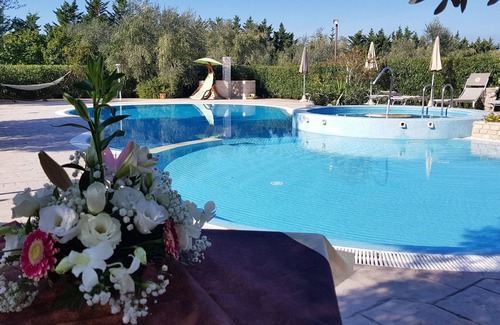 Chiesiola Apartment | Apartment "semi-detached Villa" for 5/6 person on the ground floor with separate entrances and with square meters 150 private Garden with Barbecue and Sunbeds