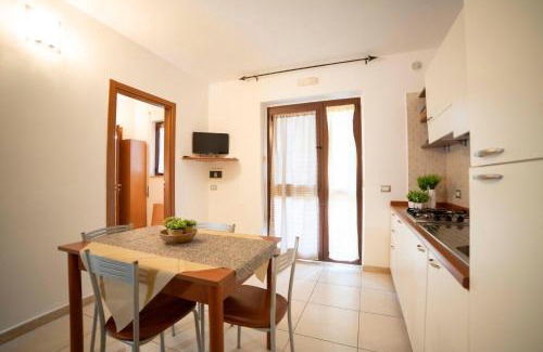 Mattinata House | Ferienwohnung ulivo mit Pool und Privatstrand