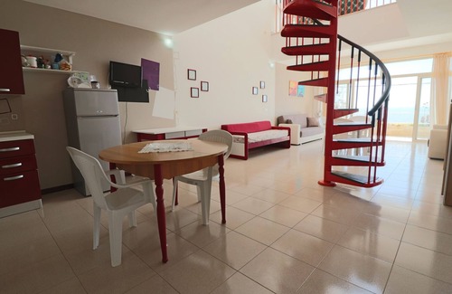 Santa Cesarea Terme House | Holiday Home 'Casa Nisea A Santa Cesarea Terme' with Private Terrace, Balcony and Air Conditioning