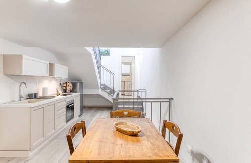 Alessano House | Holiday Home 'Casa Don Paolo 2' with Private Terrace, Wi-Fi and Air Conditioning