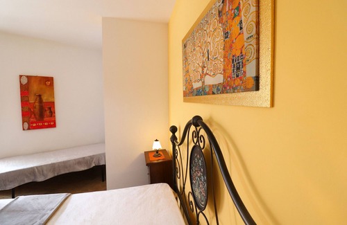 Otranto House | Holiday Home 'Casa Samira A Otranto' with Balcony and Air Conditioning