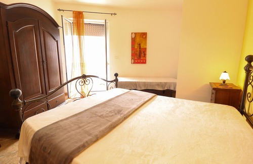 Otranto House | Holiday Home 'Casa Samira A Otranto' with Balcony and Air Conditioning
