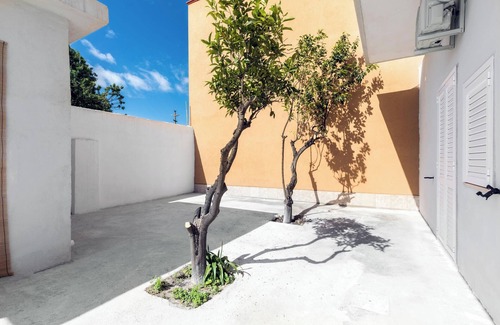 Taranto Apartment | La Casa di Grazia by BarbarHouse