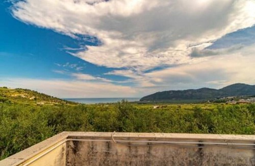 Mattinata Apartment | Large apartment by the sea 3