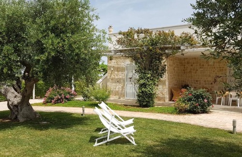 Conversano Villa | Leralora-Cherry House. Elegant villa with swimming pool, a stone's throw from the sea