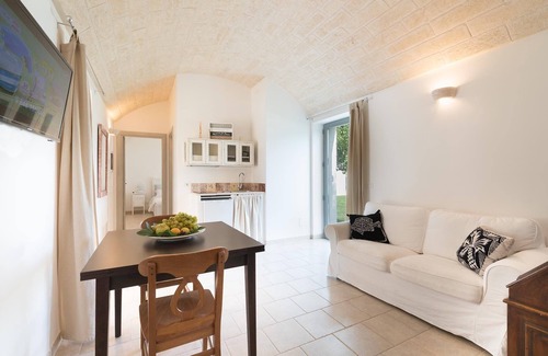 Ceglie Messapica Cottage | Masseria Il Mandorlo Fiorito x 8 The Most Beautiful in Itria Valley Private Pool.
