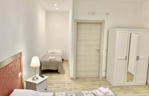 Municipio 2 Bed & Breakfast | Romano Lounge b&b Modern Studio Apartment with Restaurant