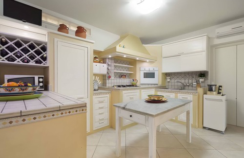 Melendugno Apartment | Room 'N. 3' with Shared Pool, Shared Garden and Wi-Fi