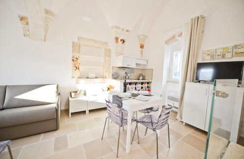 Ostuni Apartment | Scirocco Apartment with terrace by Wonderful Italy