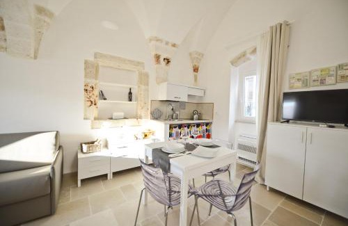Ostuni Apartment | Scirocco Apartment with terrace by Wonderful Italy