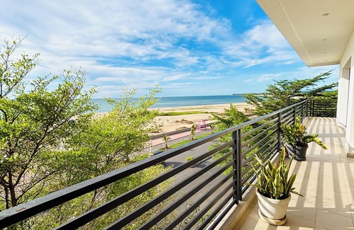 Mahajanga Apartment | Spacious, comfortable apartment. The seaside in the city!