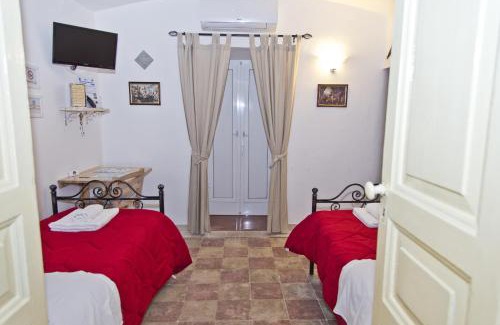Taranto House | Sparta