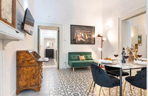 Bari City Centre Apartment | The Most HISTORIC Apartment in the CENTRE of BARI near Parking