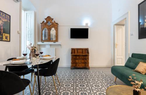 Bari City Centre Apartment | The Most HISTORIC Apartment in the CENTRE of BARI near Parking