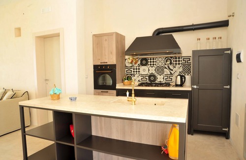 Otranto Villa | Villa 'Elegante A Otranto' with Shared Terrace, Wi-Fi and Air Conditioning