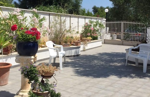 San Vito dei Normanni Villa | Villa Hope - Large villa pool near Ostuni