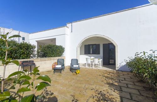 Torre dell'Orso House | Villa surrounded by greenery a few steps from the beach