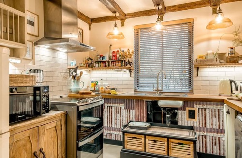 Brading Ski Chalet | 1 Bed in Ryde (oc-r30939)