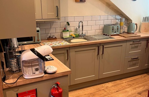 Pitlochry Apartment | 1 Bed Studio - Sleeps 2 - Wifi - Parking