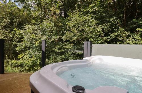 Looe House | 1 Streamside