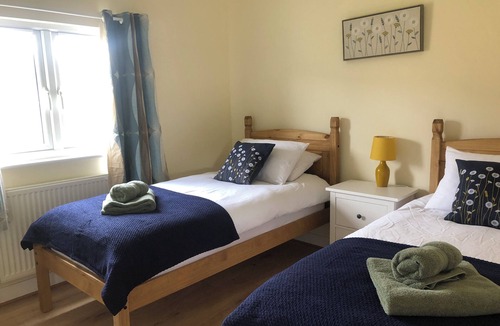 Bury St Edmunds Cabin | 10 mins to Bury St Edmunds, lovely self-catering Lodge on Kings Forest.