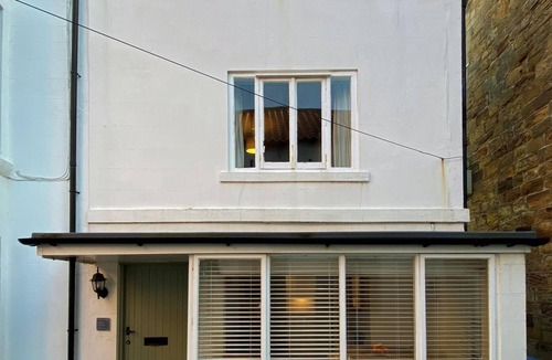 Sandsend Cottage | 2 Bed in Sandsend (oc-wa307)