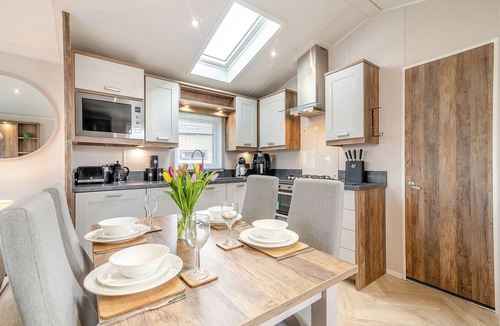 Arnold Ski Chalet | 2 bedroom accommodation in Skirlaugh, Nr Hull