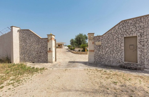 Oria Villa | 2076 Villa Artesole by BarbarHouse
