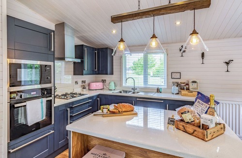 Willington Cottage | 3 bedroom accommodation in Mercia Marina, Willington