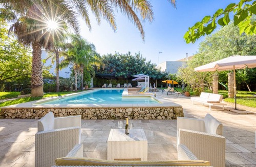 Patu Villa | 350 m² Villa ∙ 8 bedrooms ∙ 26 guests