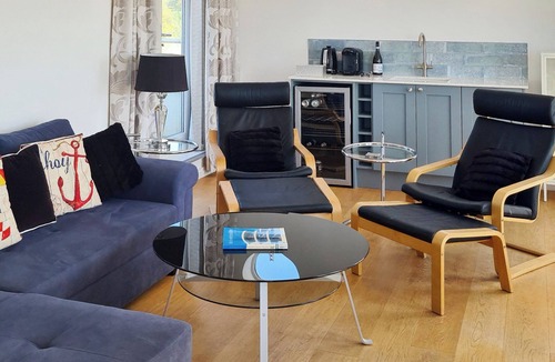 Middleton-on-Sea Cottage | 4 bedroom accommodation in Elmer