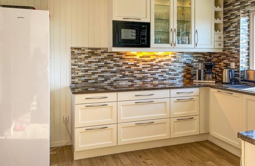 Bogoyvaer House | 5 bedroom beach front home in Kverva