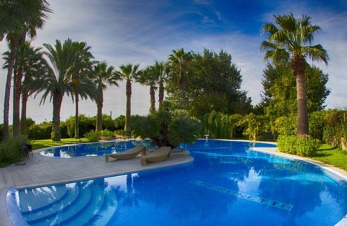 Massafra Villa | 600 m² Villa ∙ 5 bedrooms ∙ 13 guests