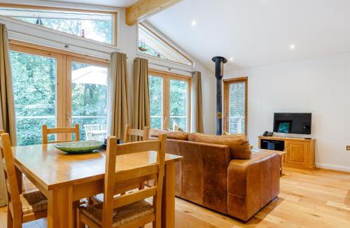 Looe House | 8 Streamside