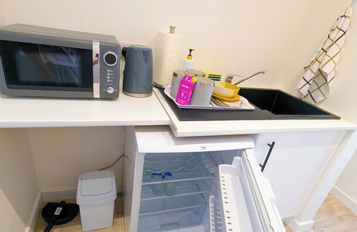 Denny Apartment | A stylish modern studio stay near attractions with comfy room and vibrant design
