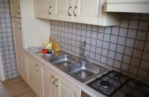 Roca Vecchia Villa | Air-Conditioned Apartment Near the Beach with Spacious Balcony & Garden